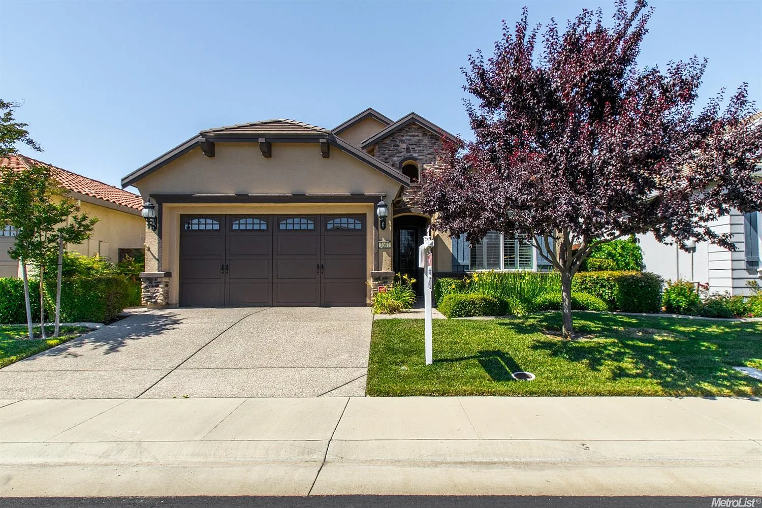 2097 Thornecroft Ln photo 1
