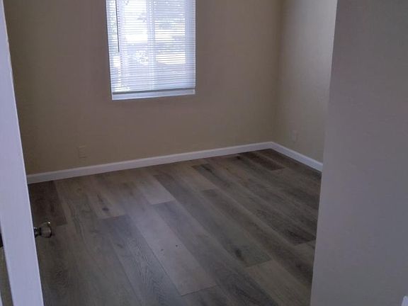 4th image of 1440 E South St #11