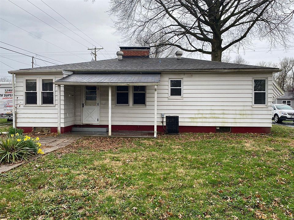 1st image of 744 E Woodland Dr