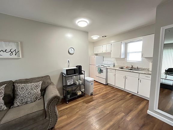 4th image of 3609 Portage Blvd #2