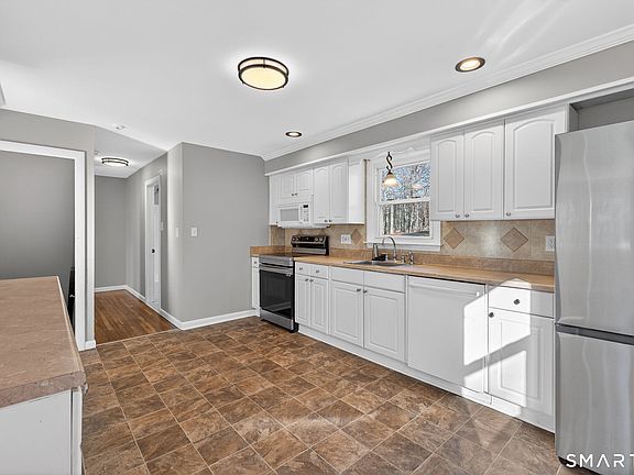4th image of 23 Holbrook Road
