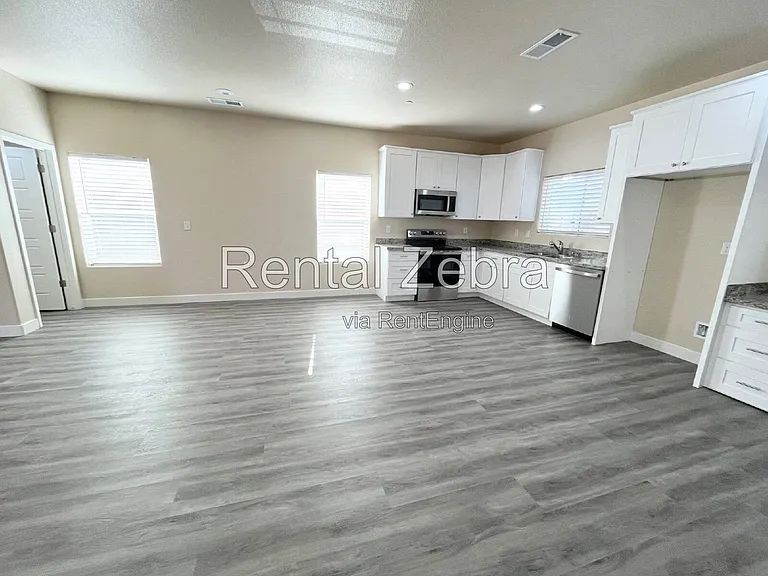 1310 Playa Del Rey Dr — Photo 6