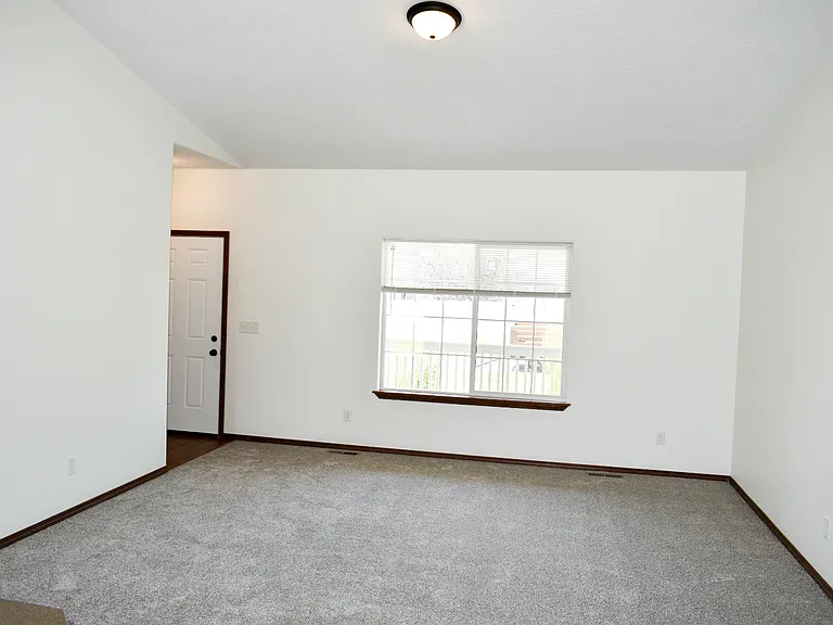 9104 N Elm St — Photo 6
