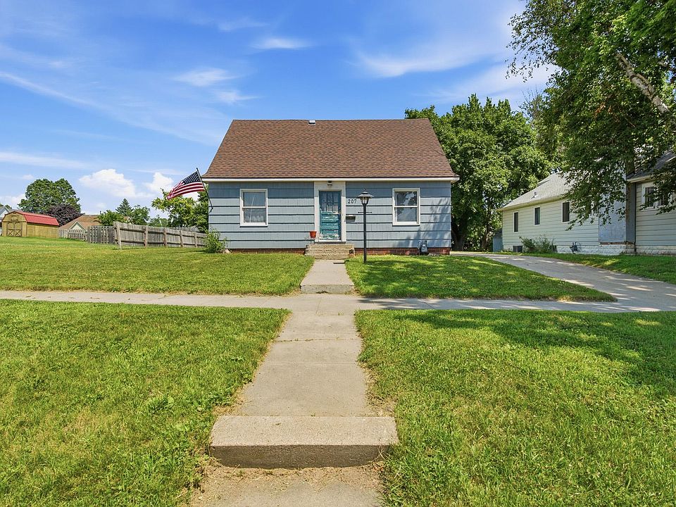 1st image of 207 7th Ave S