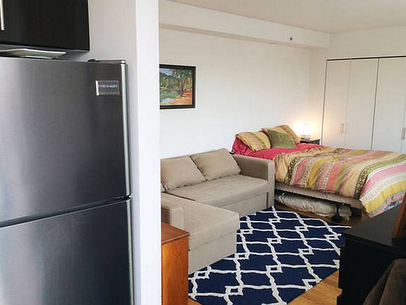 3rd image of 257 Gold St Ph 7
