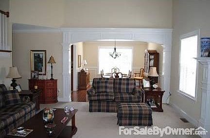 Living Room and Dining Room : Open floor plan and great for entertaining.