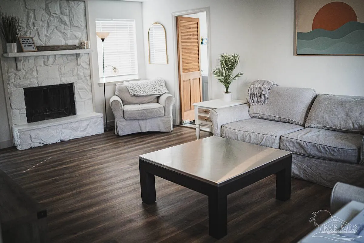 4 bed, 2.0 bath, 1650 sqft, $2,295 — Photo 3