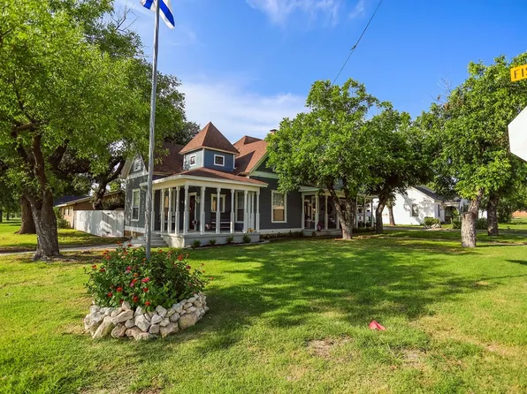 1602 Fisher St, Goldthwaite, TX 76844