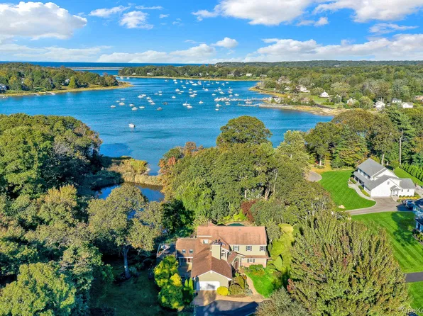 9 Shipyard Lane, Setauket, NY 11733