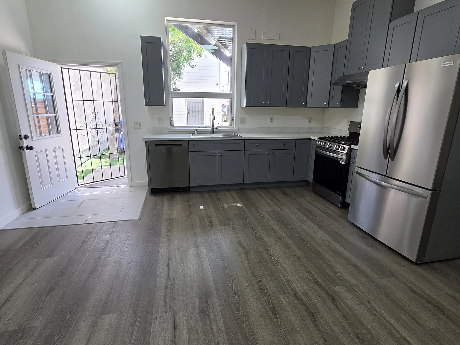 2 bed, $2,500 — Photo 3