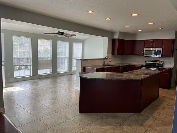 3rd image of 4736 Belmont Ct
