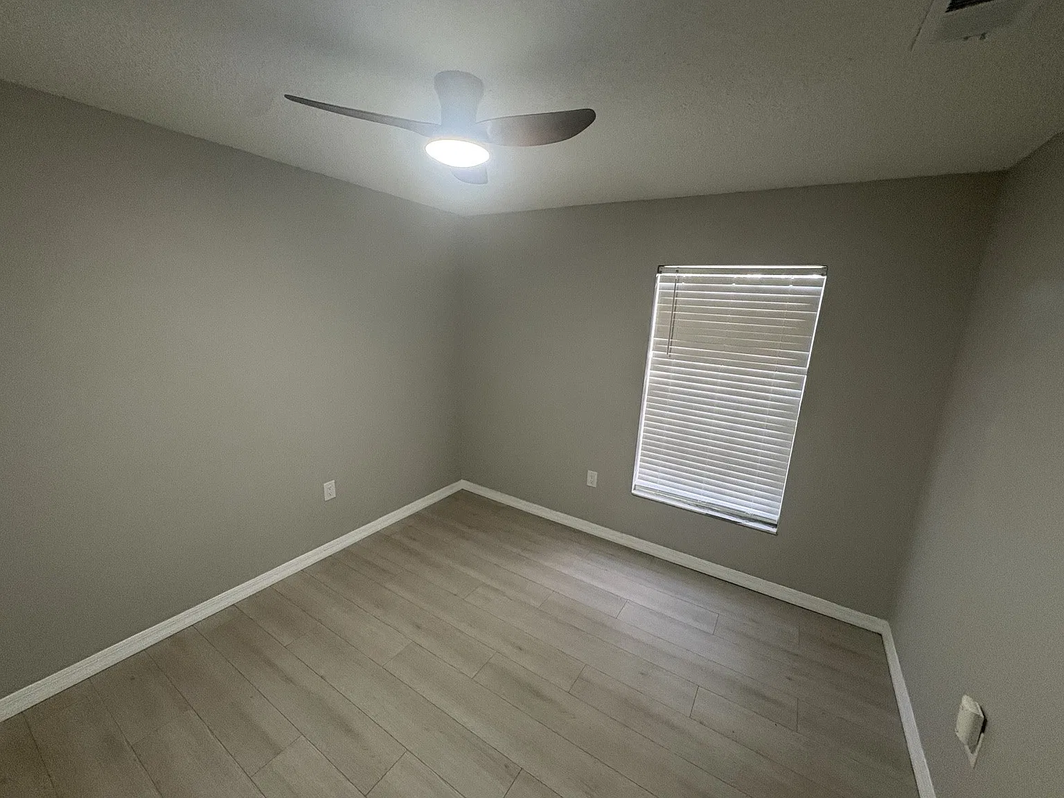 3 bed, 1100 sqft, $2,150 — Photo 3