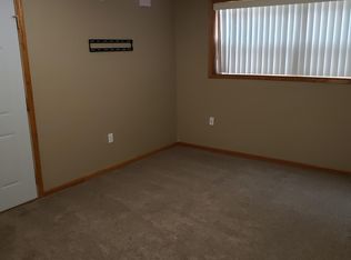 529 10th St SW APT 2, Cedar Rapids, IA 52404