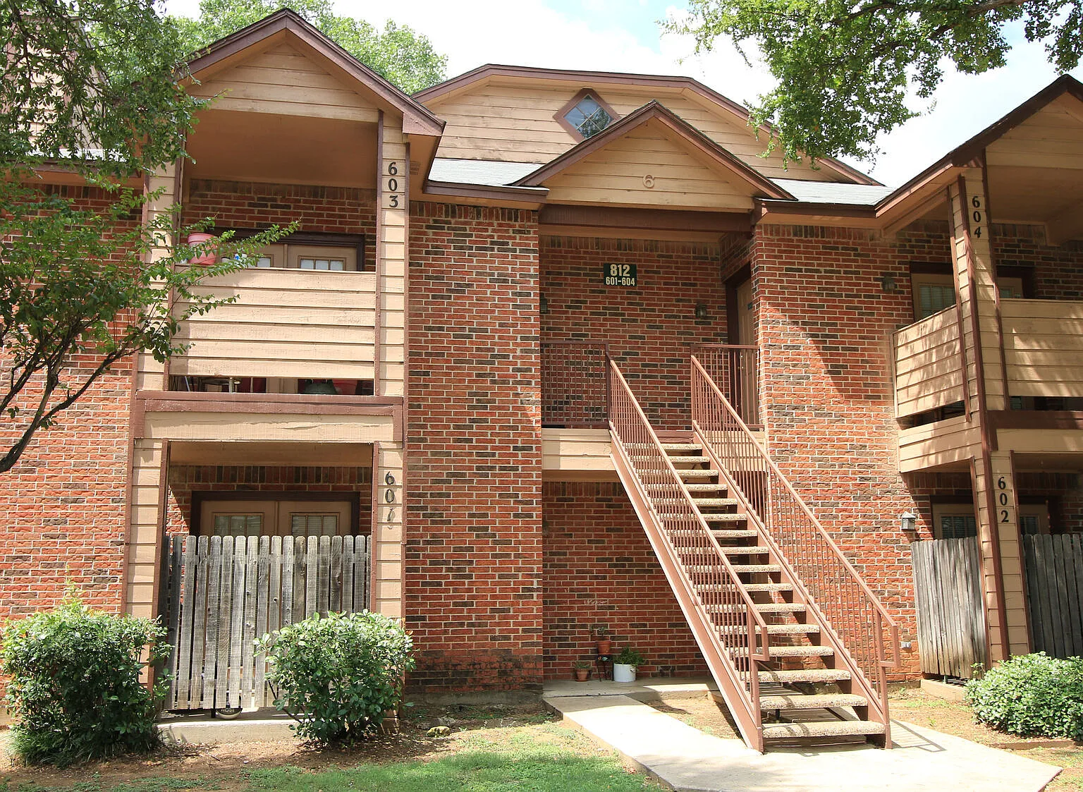 Stadium West Apartments — Photo 3