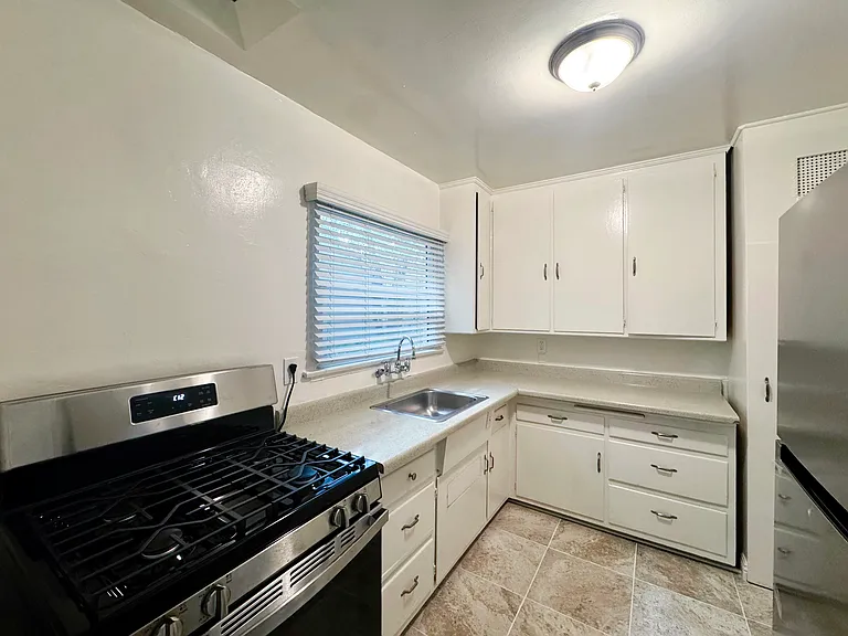 865 S Marengo Ave #15 — Photo 6