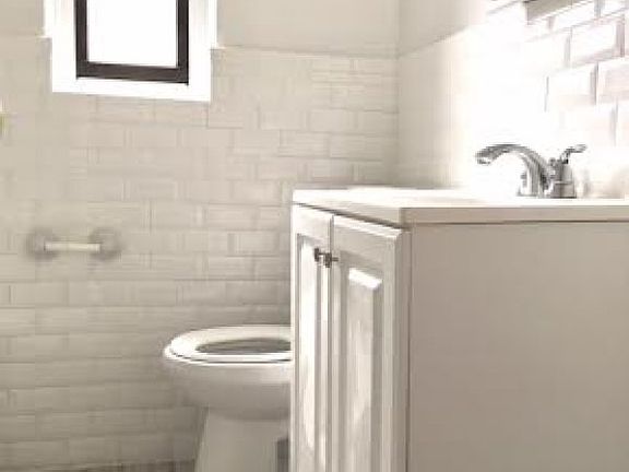 4th image of 3434 Knox Pl APT 3E