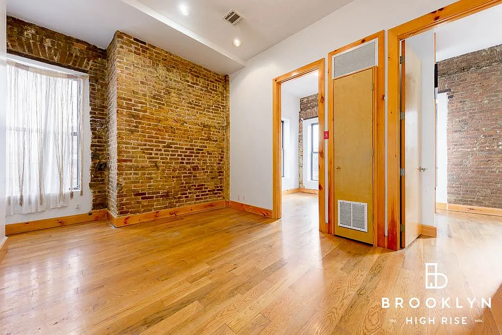 543 Madison Street — Photo 2