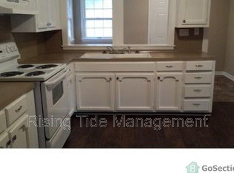 2nd image of 1904 Woodrow Dr