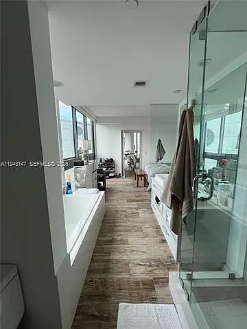650 NE 32nd St #608 — Photo 15