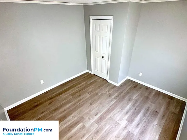 1748 Benning St — Photo 16
