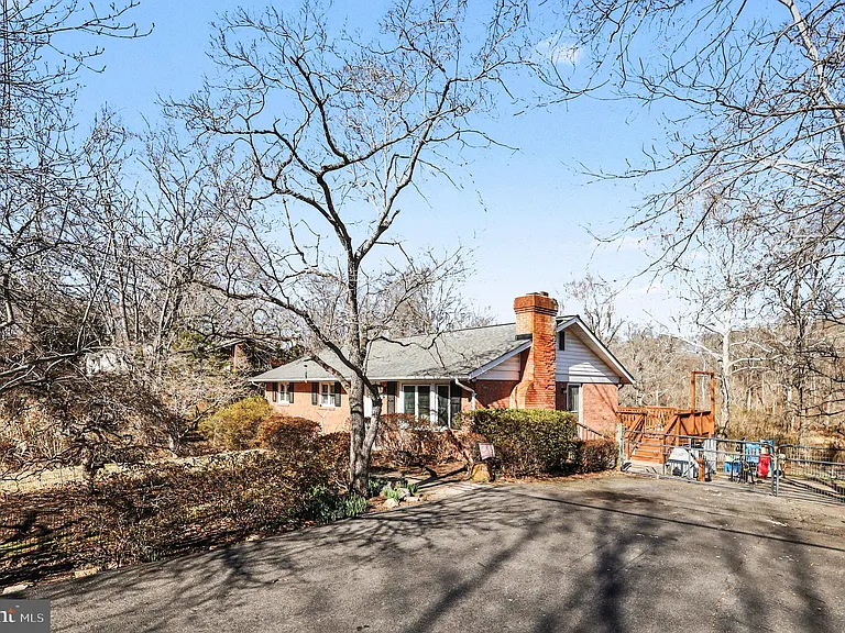 7409 Lake Dr — Photo 38