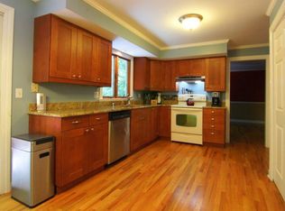 33 Dover Ln, Madison, CT 06443