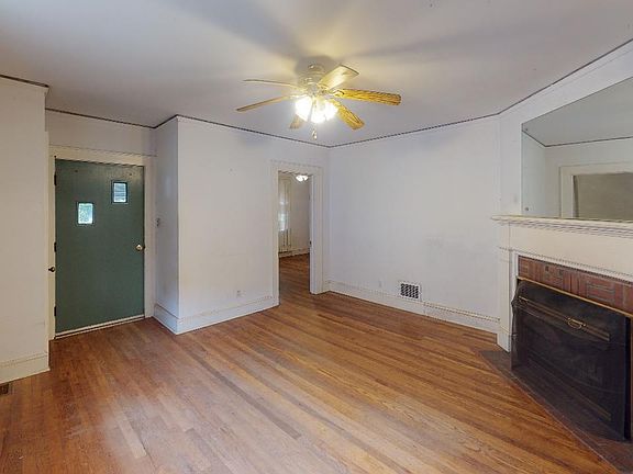 5th image of 442 Saint Andrews St