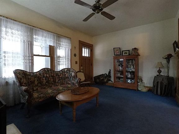 5th image of 204 S Willow St