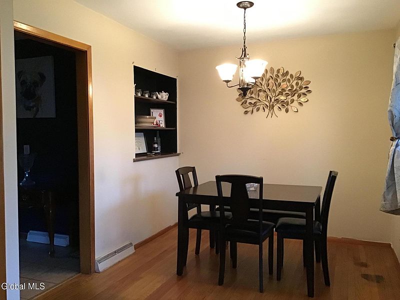 3rd image of 5 Crestwood Avenue