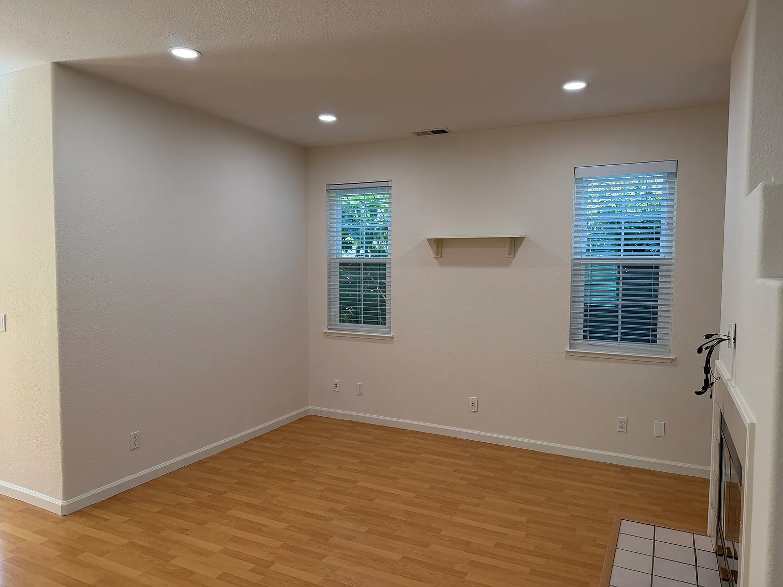 3 bed, 2.5 bath, 1599 sqft, $4,900 — Photo 4