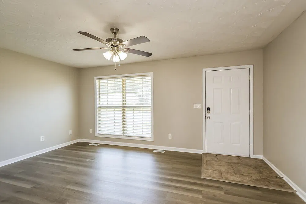 3 bed, 2.0 bath, 1154 sqft, $1,605 — Photo 4