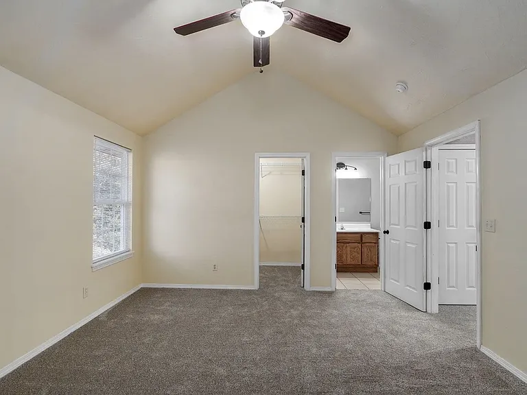 813 E Daniels St — Photo 12