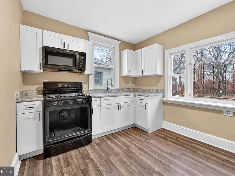 541 Engard Ave — Photo 7