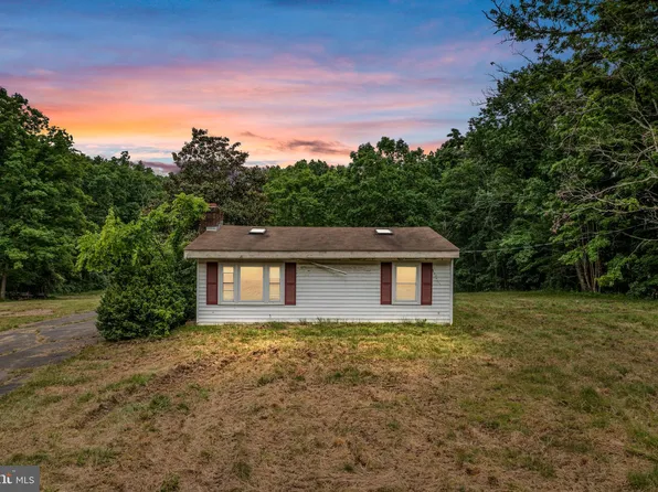 12711 Popes Head Rd, Clifton, VA 20124