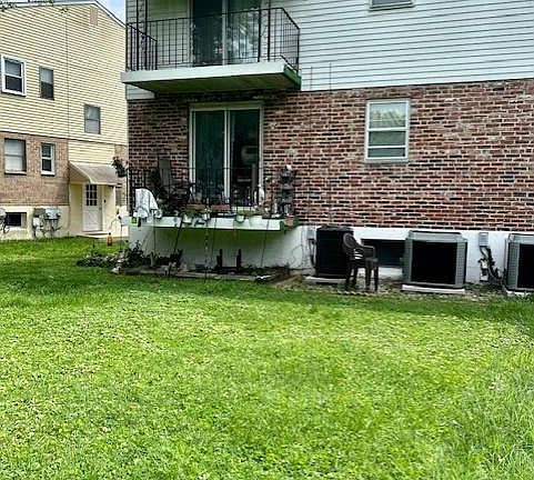 4th image of 626 Country Ln APT B