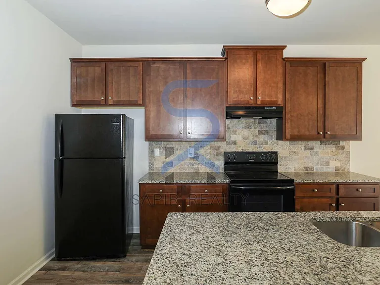 1545 Iris Walk — Photo 5