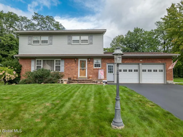 8 Gaslight Drive, Albany, NY 12205