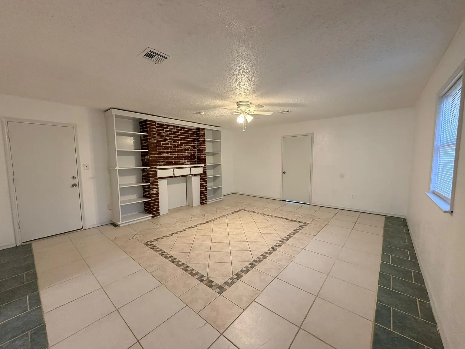 4 bed, 1965 sqft, $1,800 — Photo 4