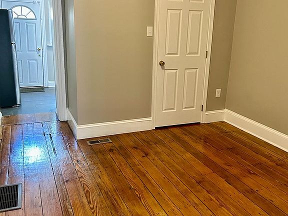 5th image of 220 Baldwin St