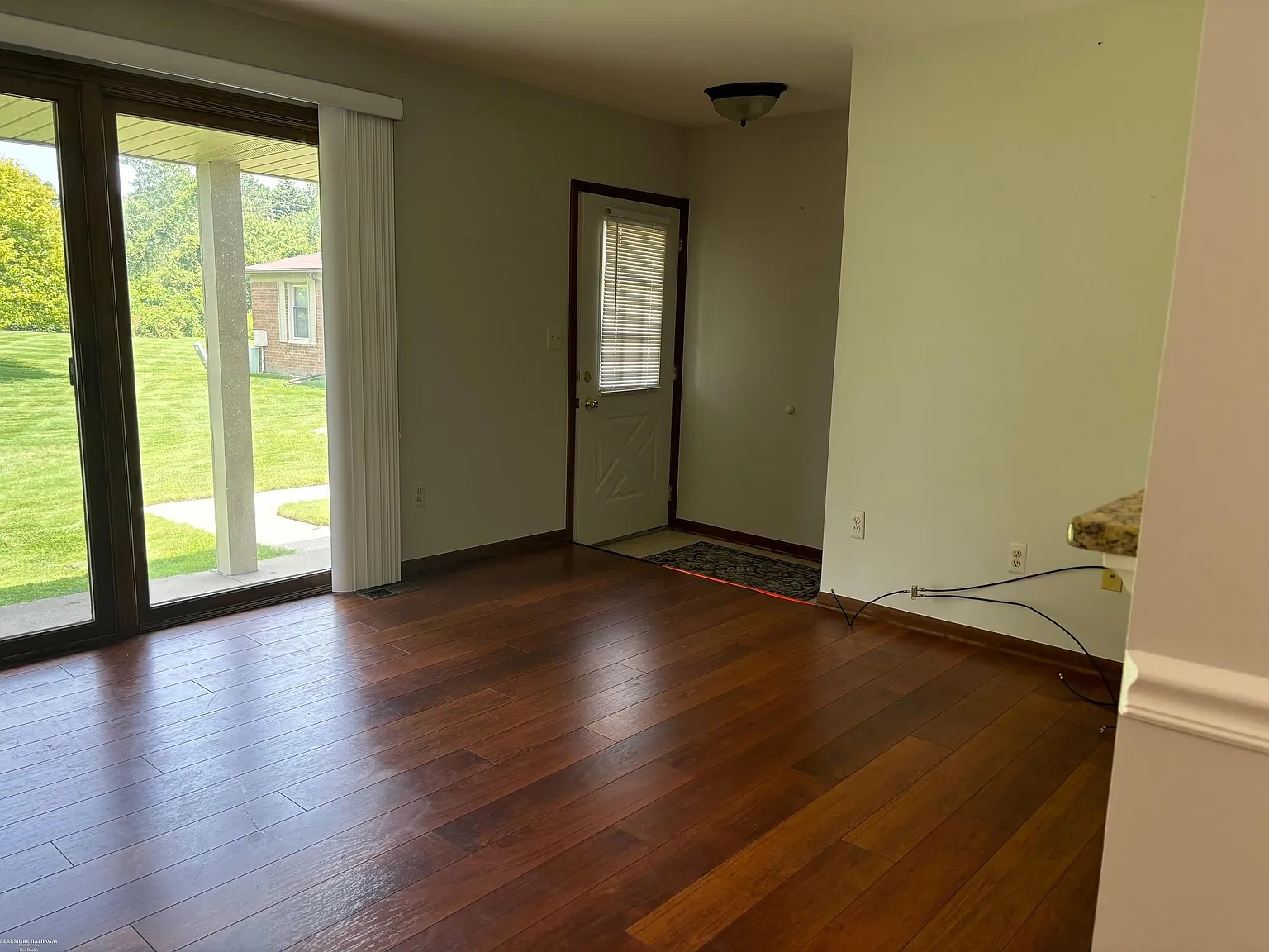 2 bed, 2.0 bath, 1400 sqft, $1,700 — Photo 2