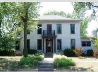 1015 S 4th St, Pekin, IL 61554