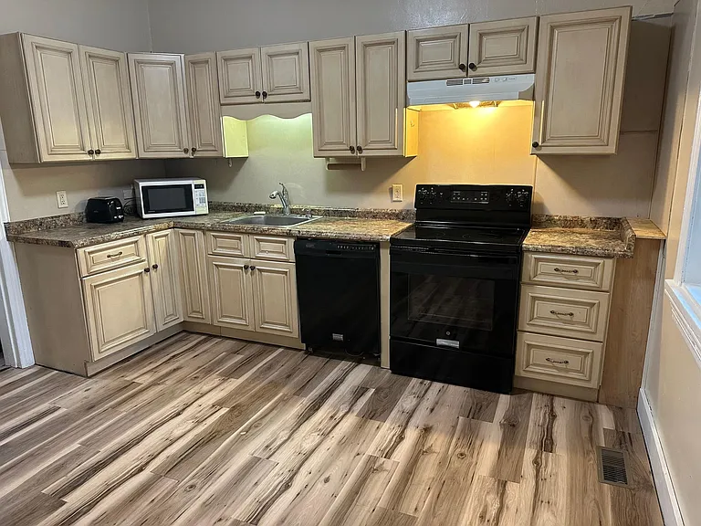 331 W Main St — Photo 8