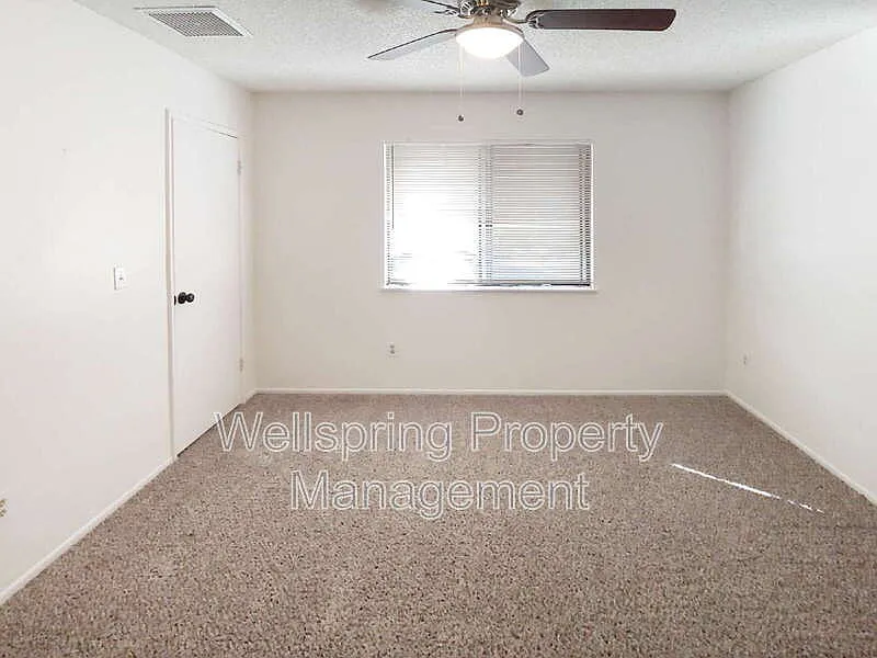 2 bed, 1.0 bath, 1000 sqft, $1,125 — Photo 2