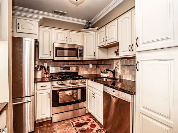 5th image of 27 Beaconsfield Pl #27