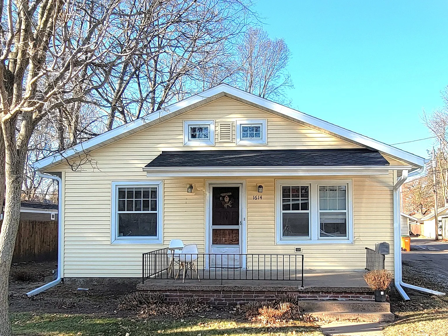 3 bed, $2,200 — Photo 1