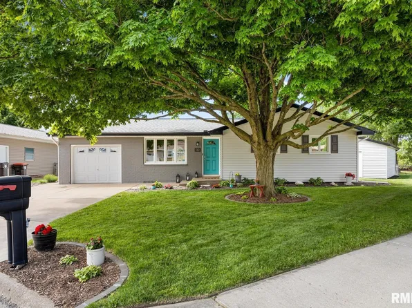 110 E Jadewood St, Morton, IL 61550