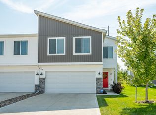 9656 Heightsview Dr, West Des Moines, IA 50266