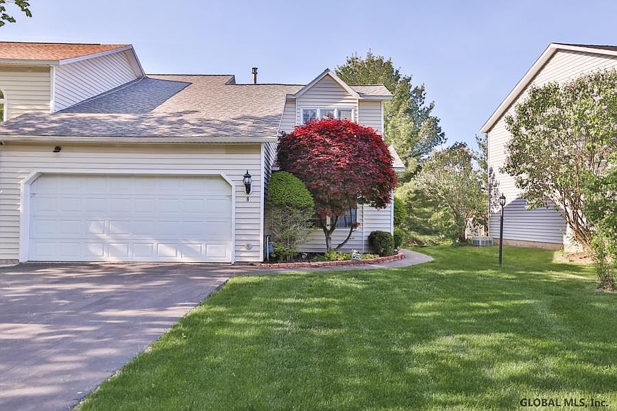 1st image of 8 Ashwood Ct