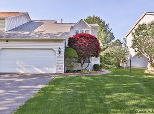 8 Ashwood Ct, Albany, NY 12208