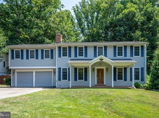 8025 Diving Cliff Ln, Springfield, VA 22153